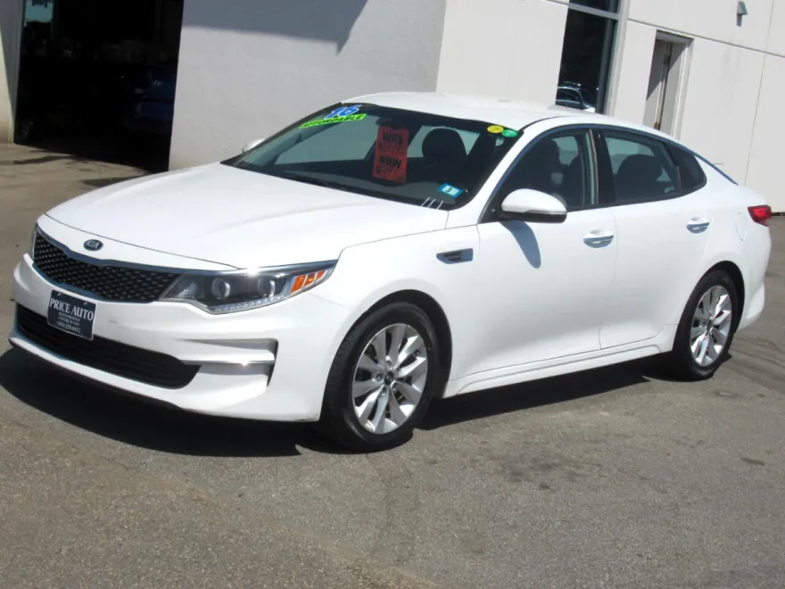 2016 Kia Optima EX photo 1