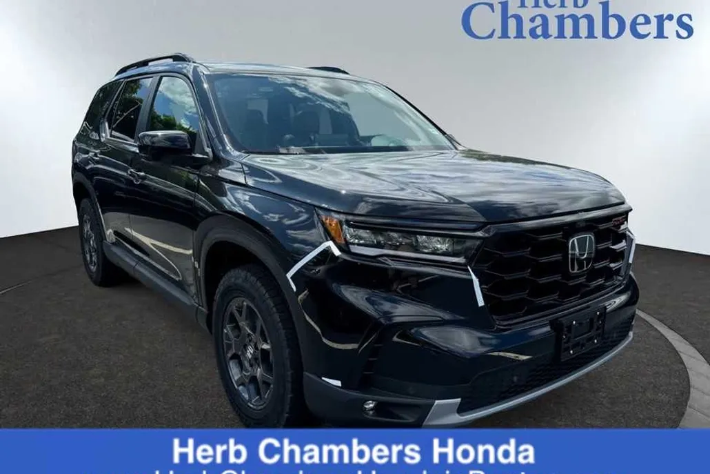 2025 Honda Pilot TrailSport photo 1