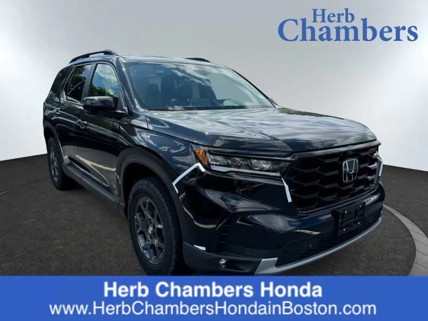 2025 Honda Pilot TrailSport photo 1
