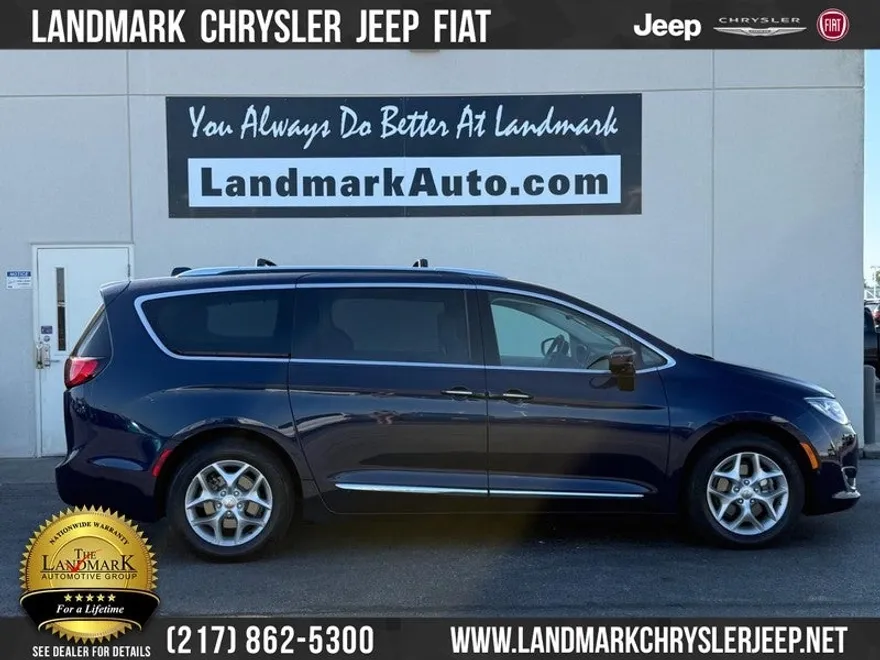 2019 Chrysler Pacifica Touring Plus photo 1