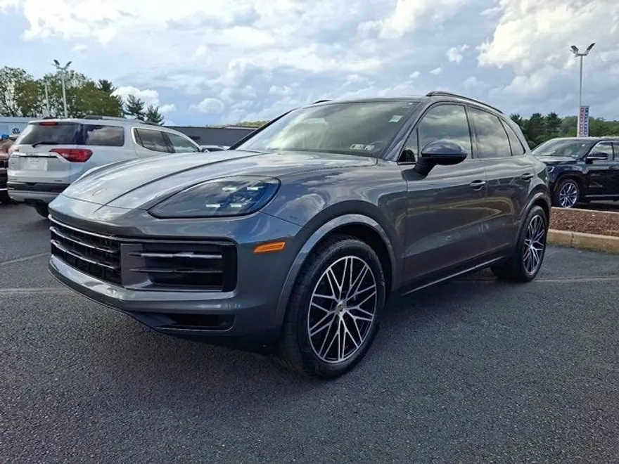 2024 Porsche Cayenne Base photo 1