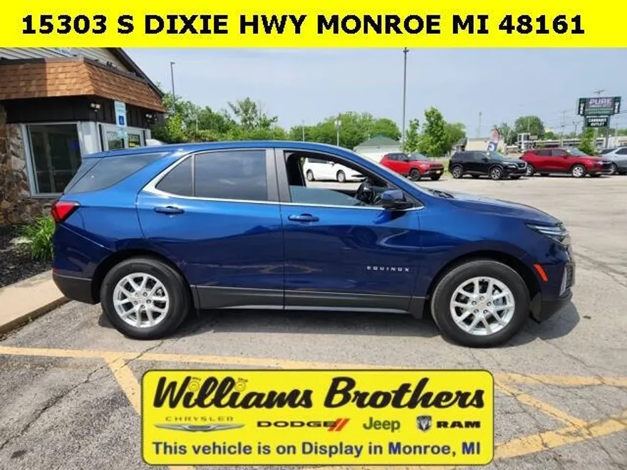 2023 Chevrolet Equinox LT photo 1