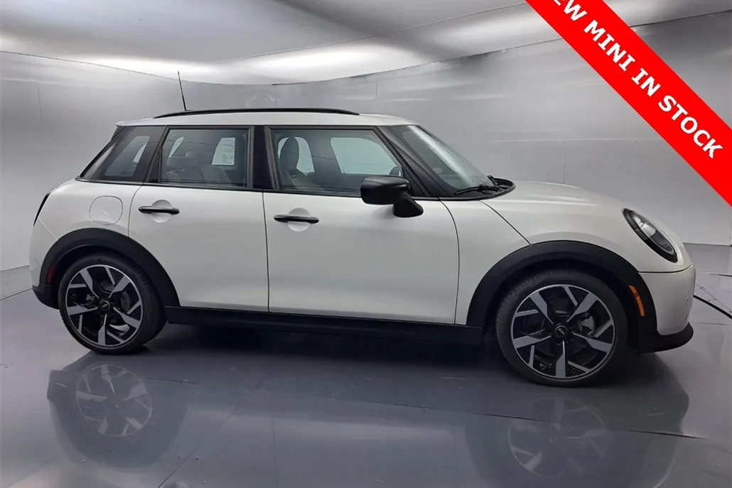 2025 Mini Cooper 4 Door Hardtop Signature photo 1