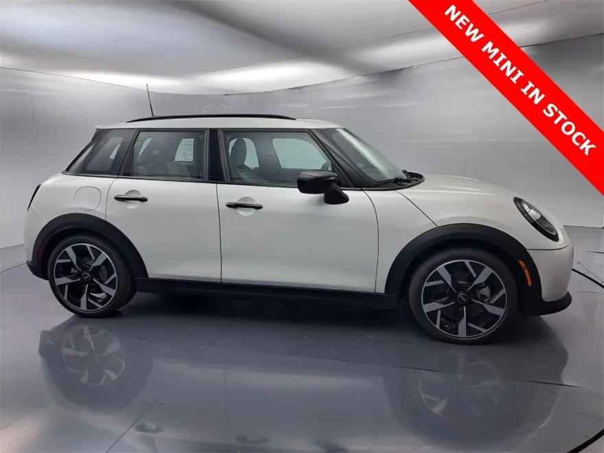 2025 Mini Cooper 4 Door Hardtop Signature photo 1