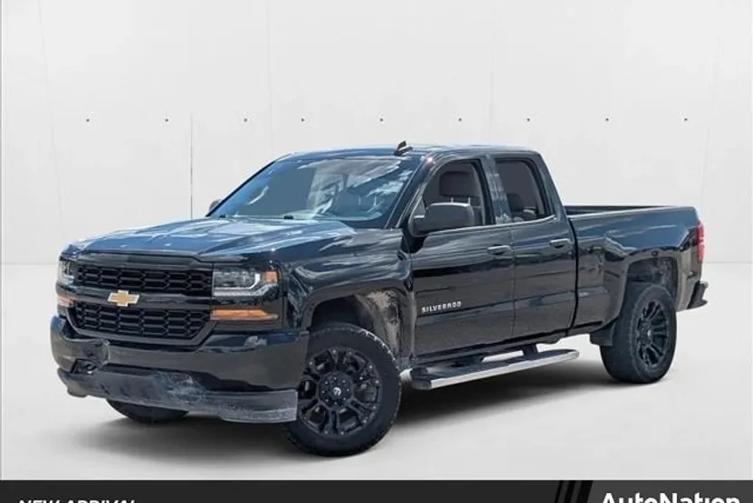 2019 Chevrolet Silverado 1500 Custom photo 1