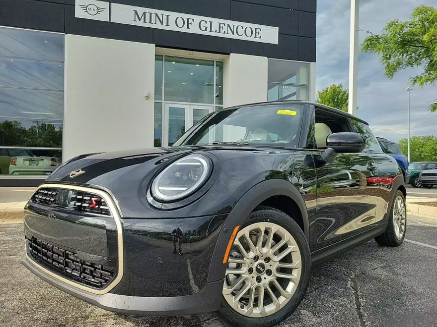 2025 Mini Cooper 2 Door Hardtop Iconic photo 1