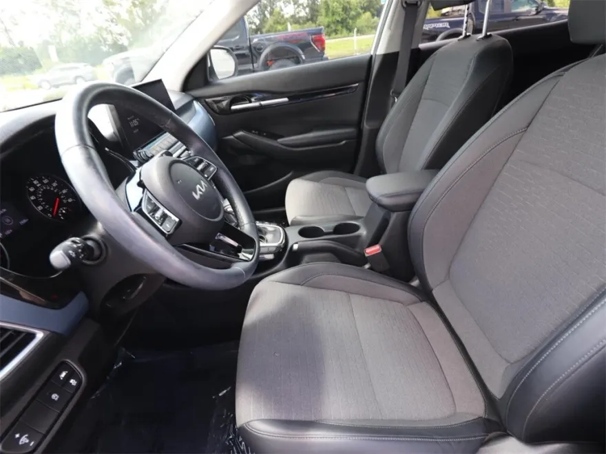 2023 Kia Seltos S photo 1