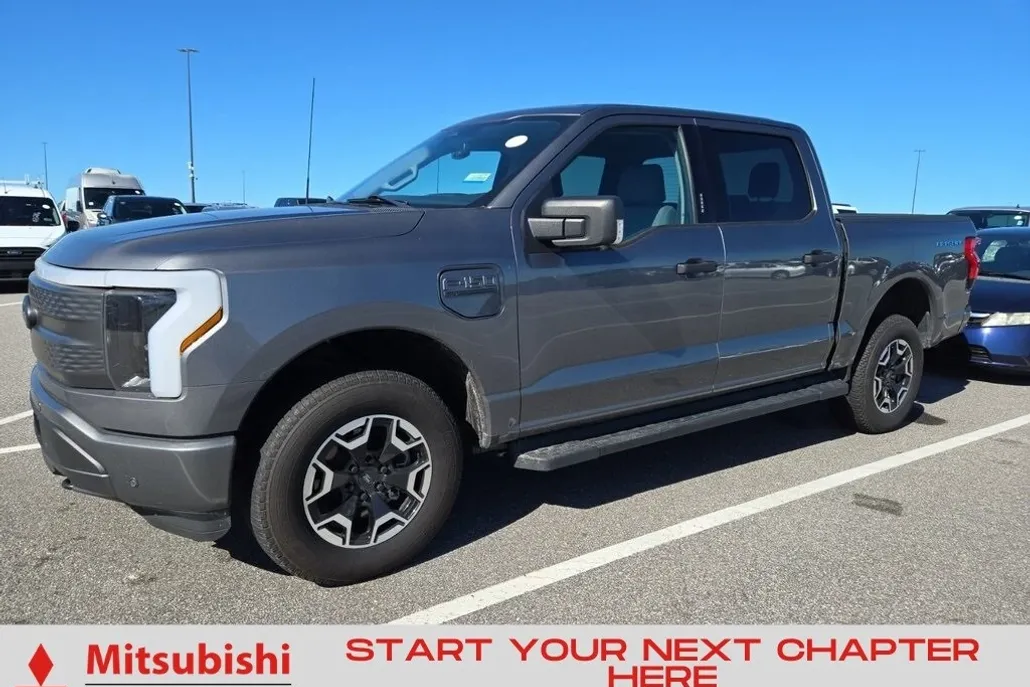 2023 Ford F-150 Lightning XLT photo 1
