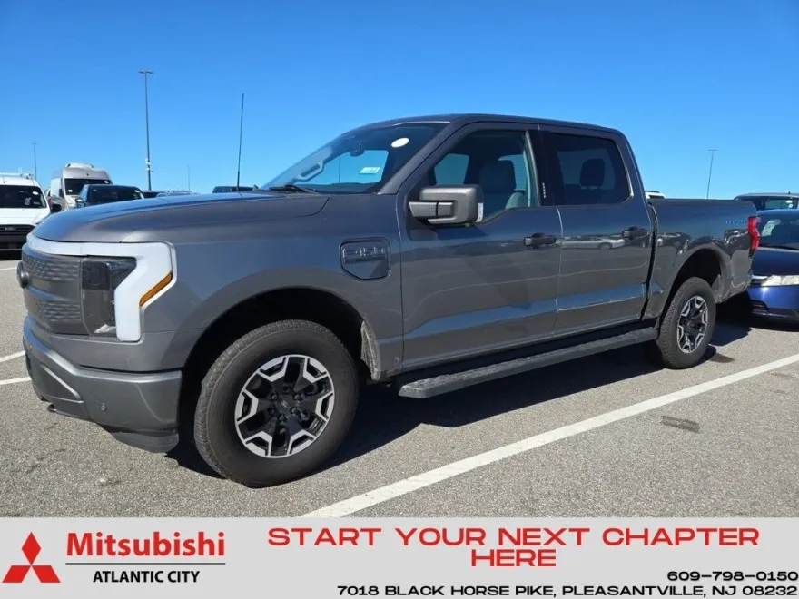 2023 Ford F-150 Lightning XLT photo 1