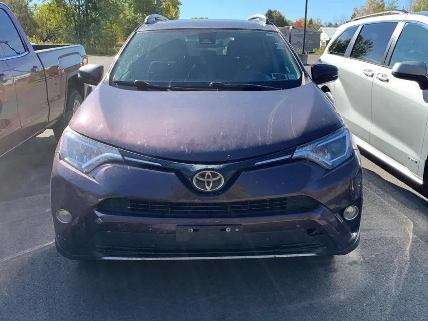 2018 Toyota RAV4 XLE photo 1