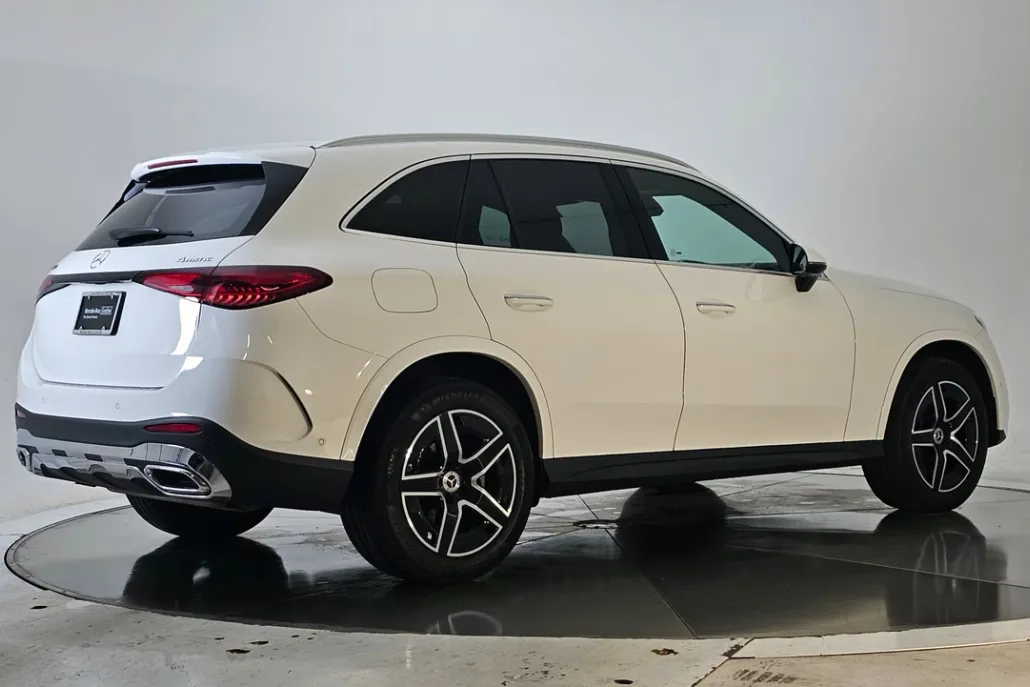 2024 Mercedes Benz GLC 300 4MATIC photo 1