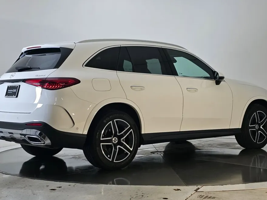 2024 Mercedes Benz GLC 300 4MATIC photo 1