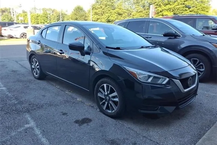 2021 Nissan Versa SV photo 1