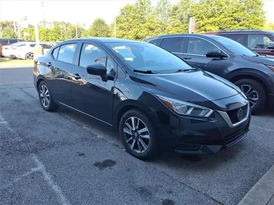 2021 Nissan Versa SV photo 1