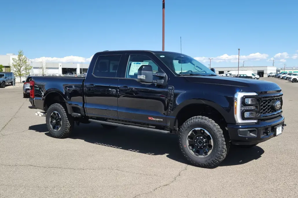 2025 Ford F-250 Lariat photo 1