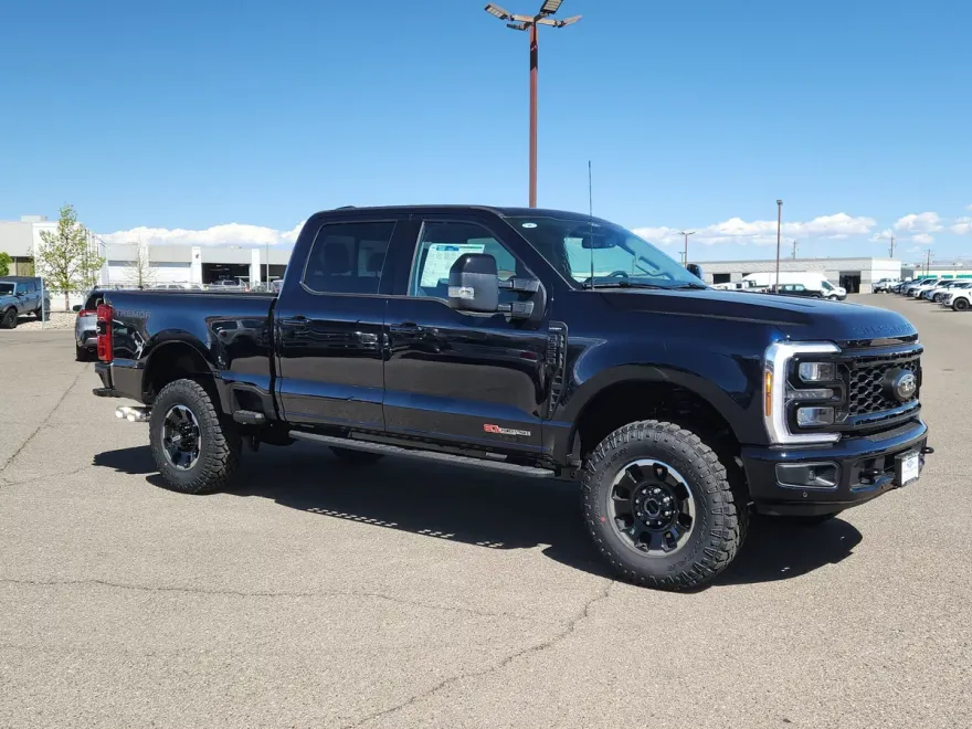 2025 Ford F-250 Lariat photo 1