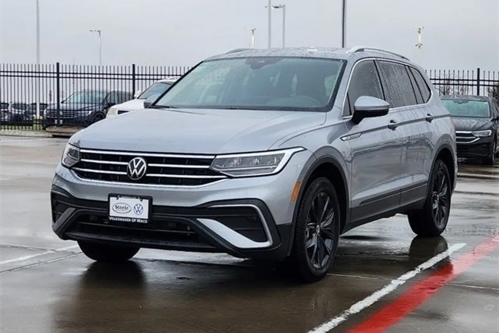2024 Volkswagen Tiguan SE photo 1