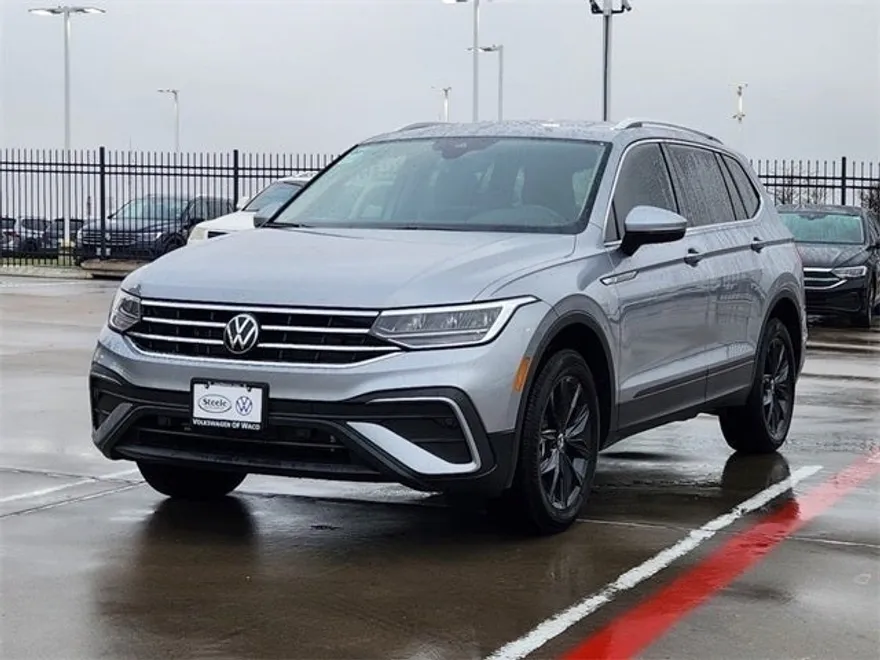 2024 Volkswagen Tiguan SE photo 1
