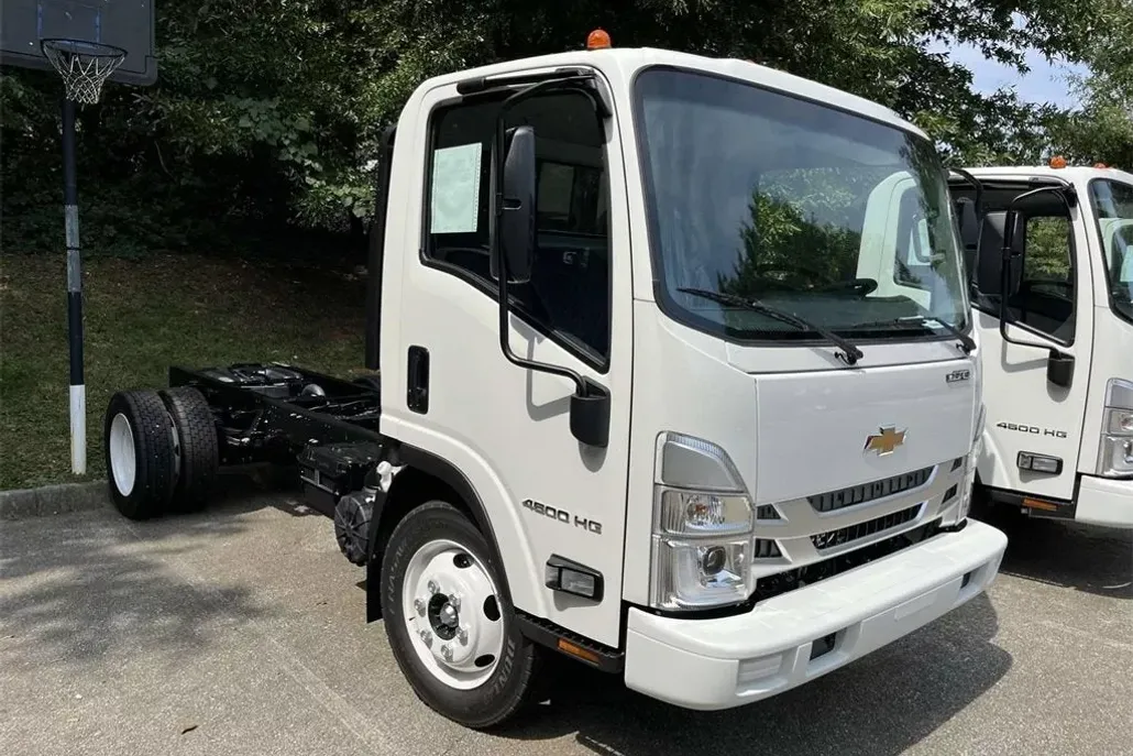 2025 Chevrolet Silverado 4500HD Base photo 1