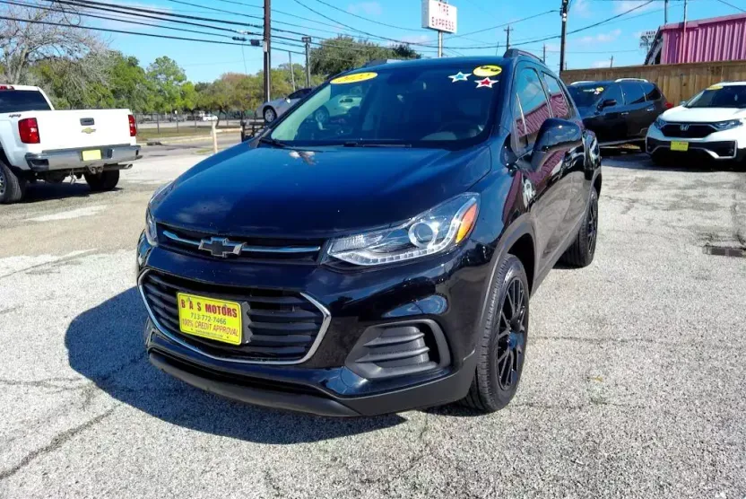 2022 Chevrolet Trax LT photo 1