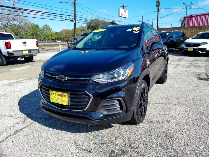 2022 Chevrolet Trax LT photo 1