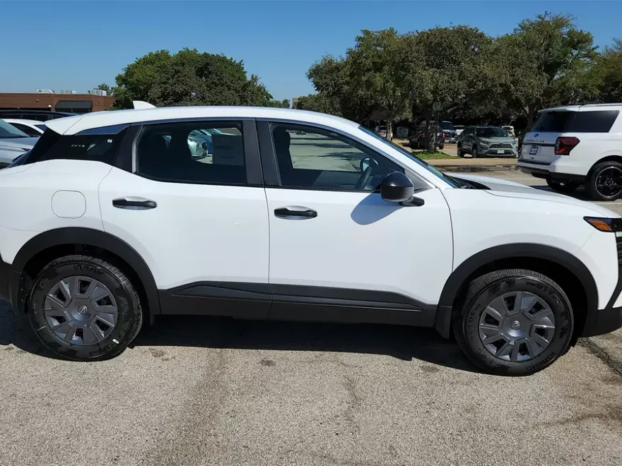 2025 Nissan Kicks Play S photo 1