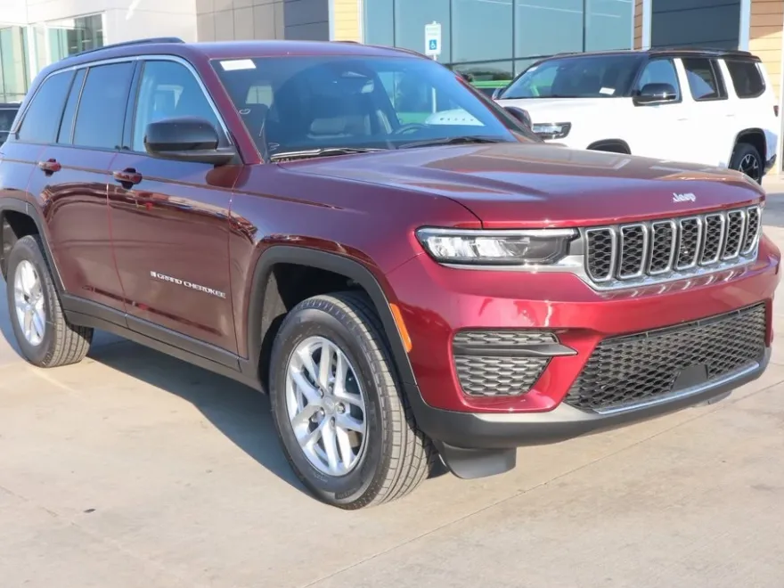 2025 Jeep Grand Cherokee Laredo photo 1