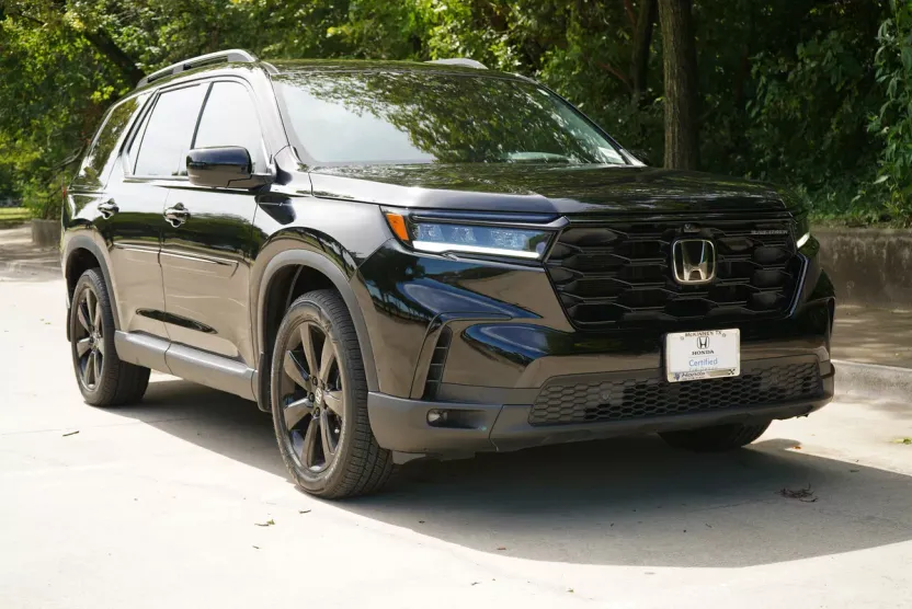 2025 Honda Pilot Black Edition photo 1