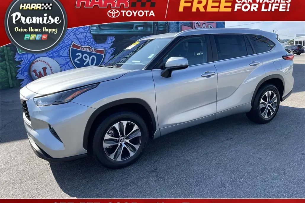 2023 Toyota Highlander XLE photo 1