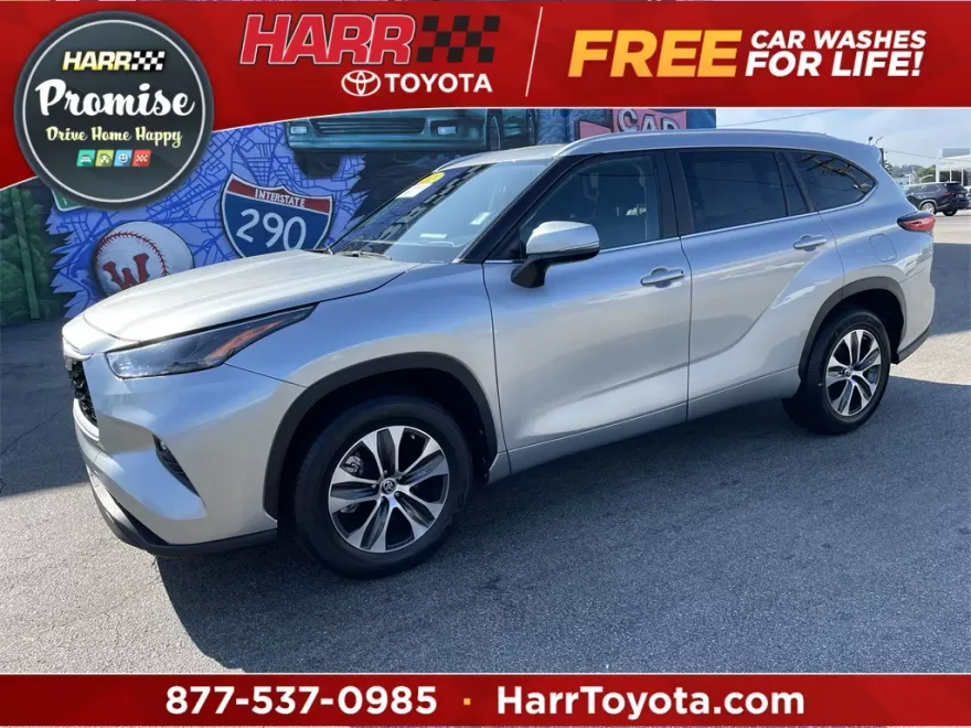 2023 Toyota Highlander XLE photo 1