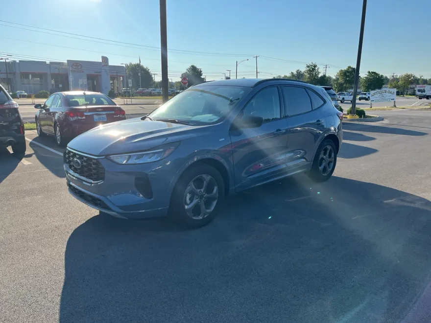 2023 Ford Escape ST-Line photo 1