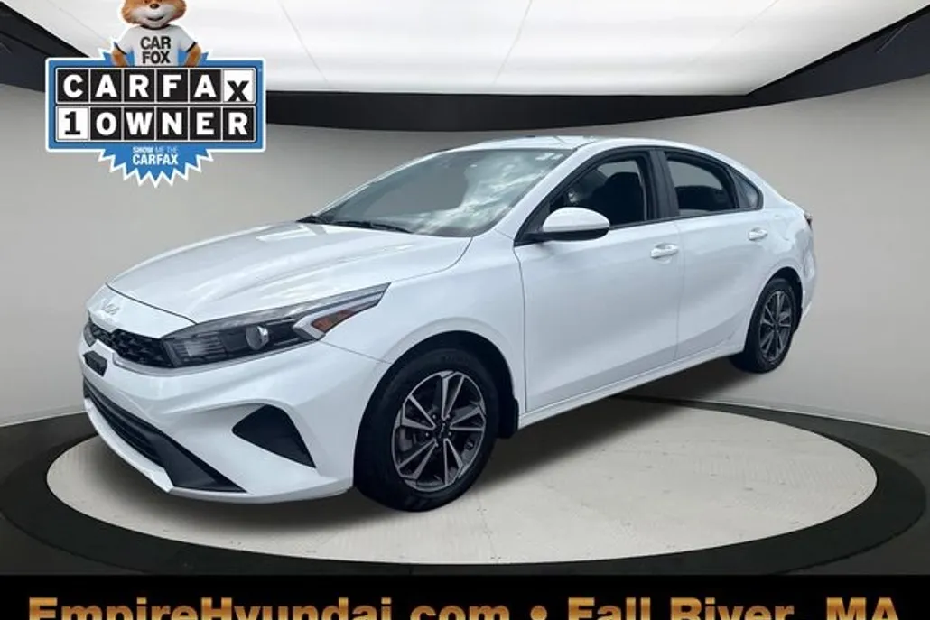 2023 Kia Forte LXS photo 1