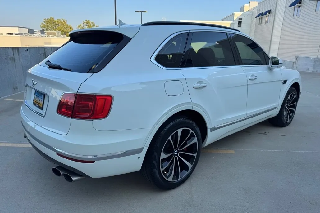 2019 Bentley Bentayga Base photo 1