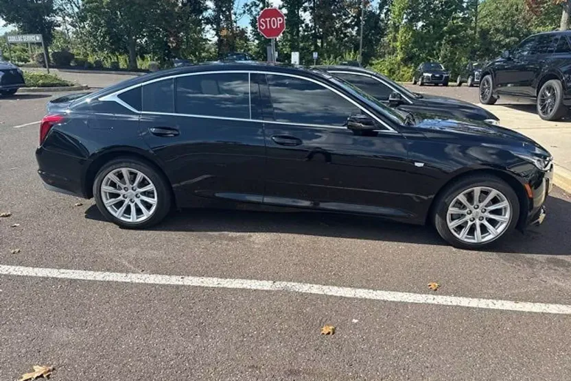 2022 Cadillac CT5 Luxury photo 1