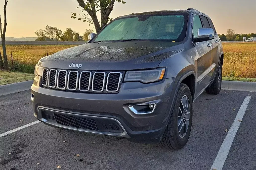 2019 Jeep Grand Cherokee Limited photo 1