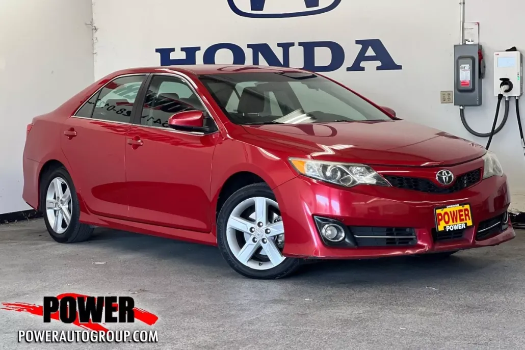 2012 Toyota Camry SE photo 1