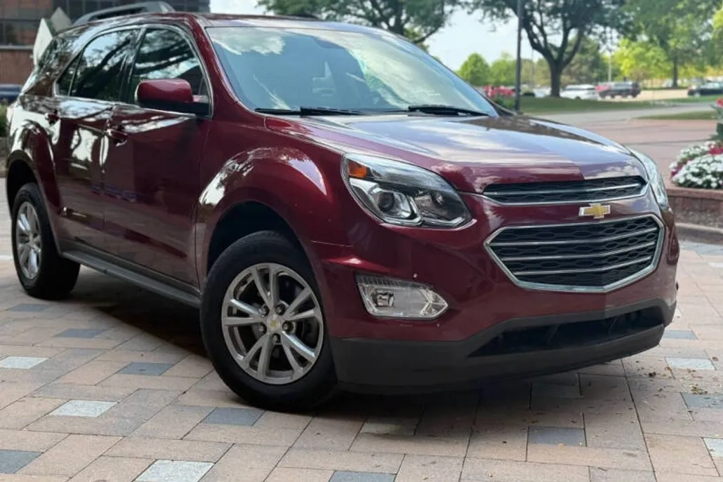 2017 Chevrolet Equinox LT photo 1