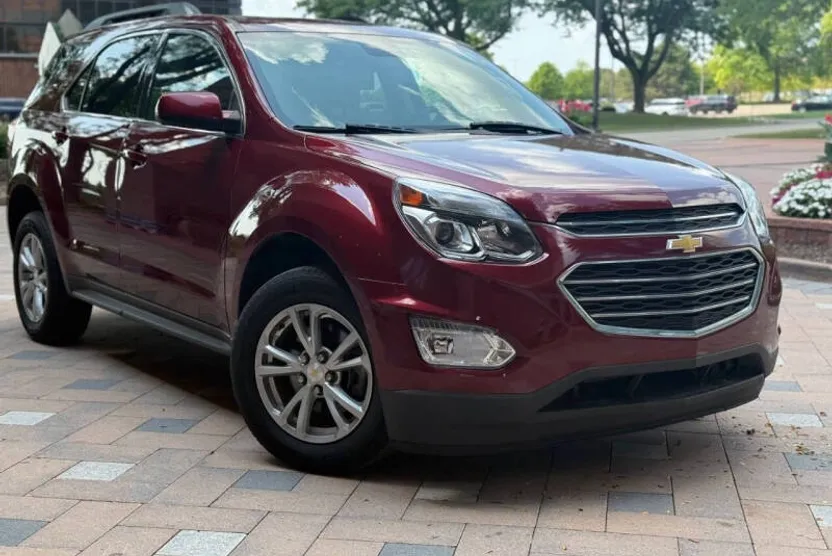 2017 Chevrolet Equinox LT photo 1