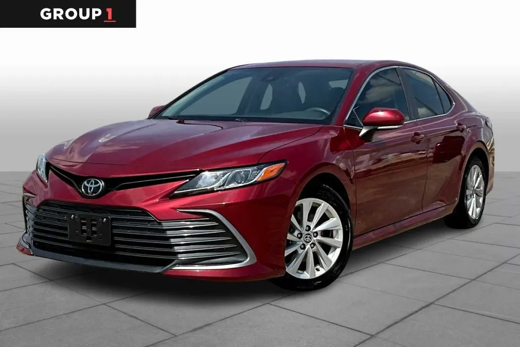 2022 Toyota Camry LE photo 1