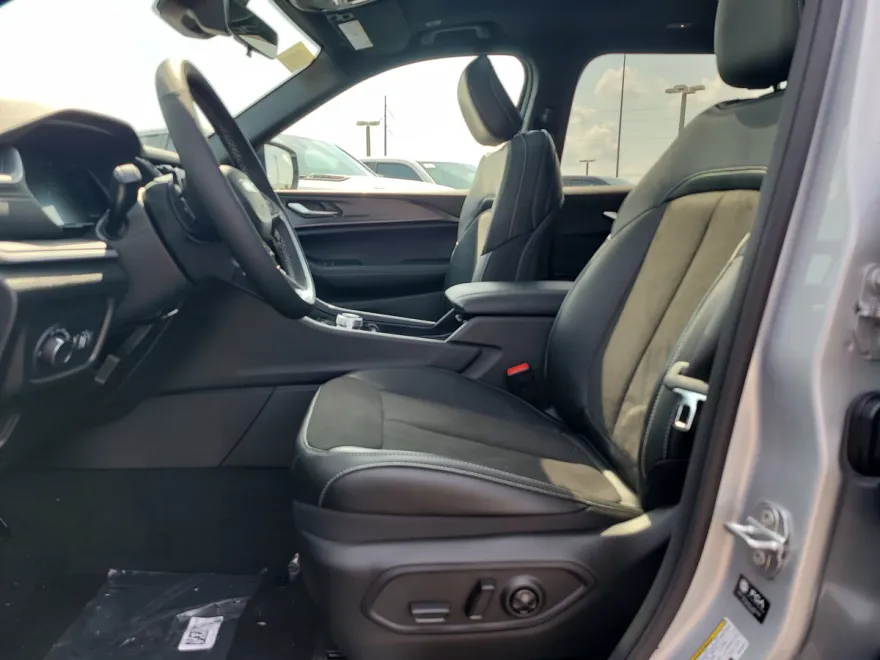2025 Jeep Grand Cherokee Altitude X photo 1