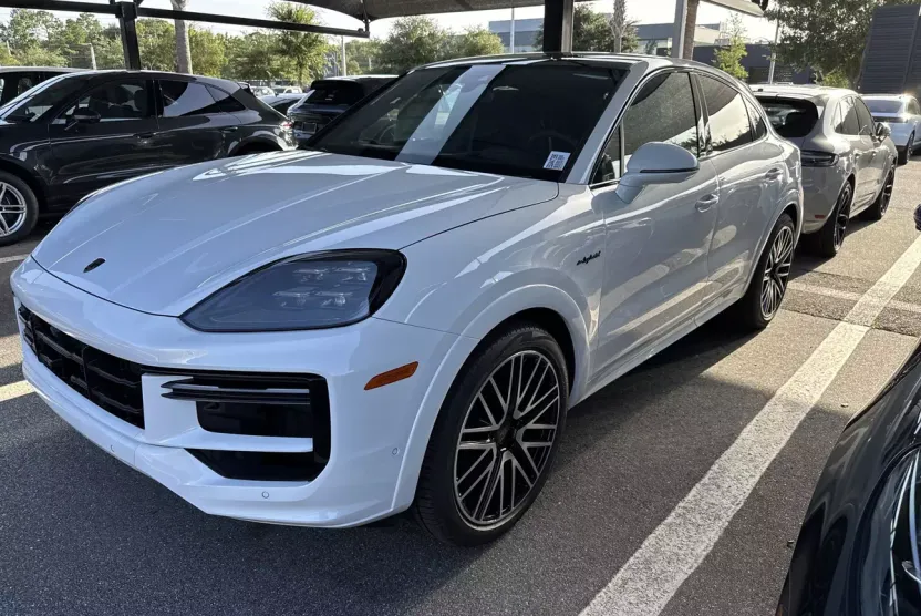2025 Porsche Cayenne Turbo E-Hybrid photo 1