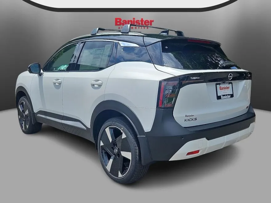 2025 Nissan Kicks SR photo 1