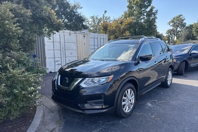 2019 Nissan Rogue SV photo 1