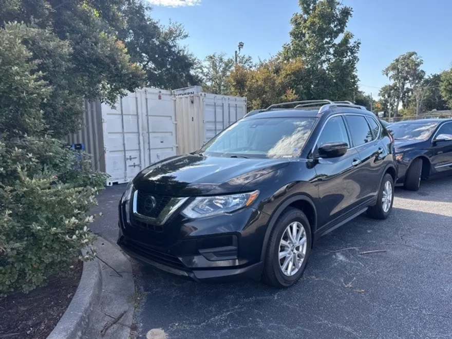 2019 Nissan Rogue SV photo 1