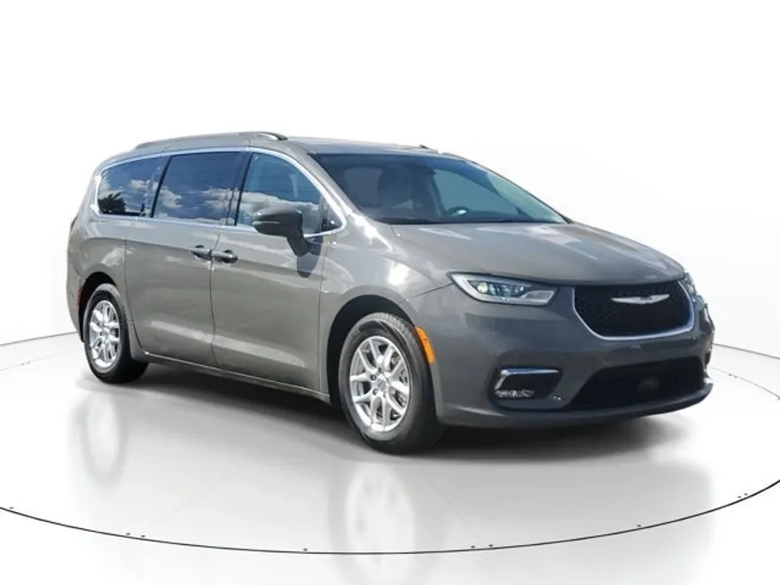2022 Chrysler Pacifica Touring L photo 1