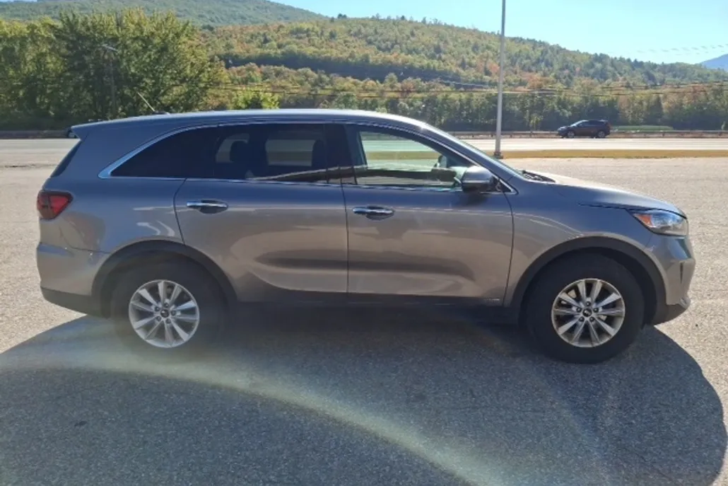 2019 Kia Sorento LX photo 1