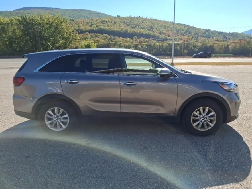 2019 Kia Sorento LX photo 1