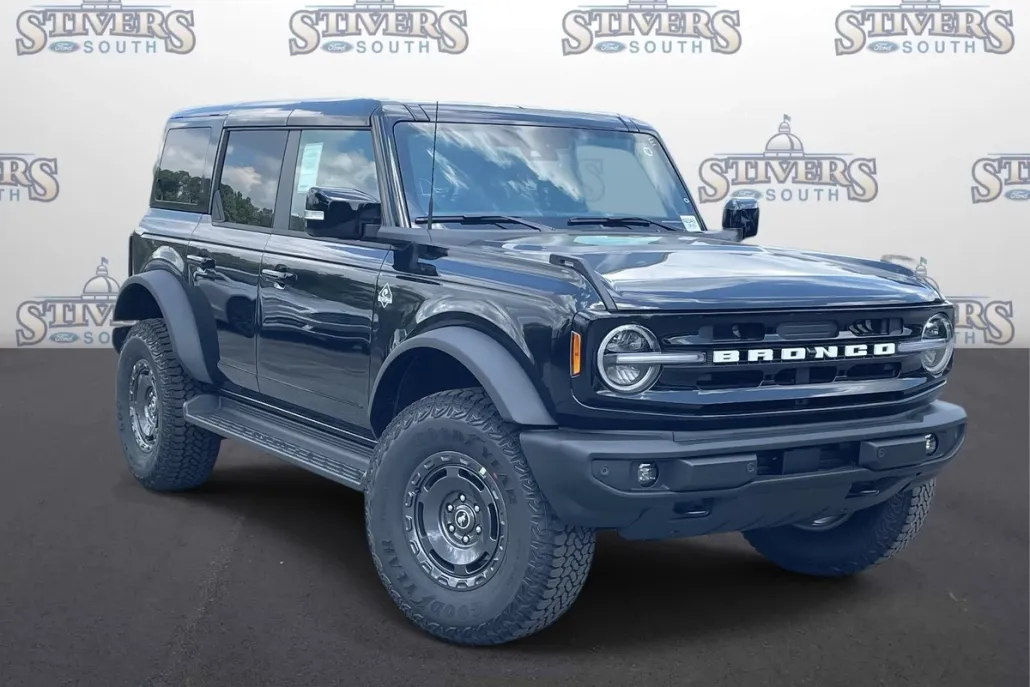 2025 Ford Bronco Outer Banks photo 1