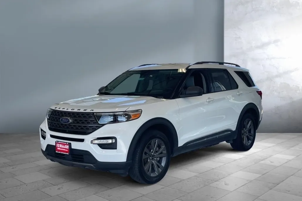 2021 Ford Explorer XLT photo 1
