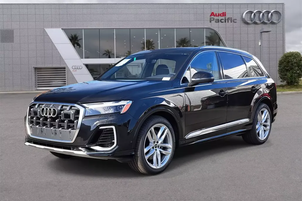 2025 Audi Q7 55 Premium Plus photo 1